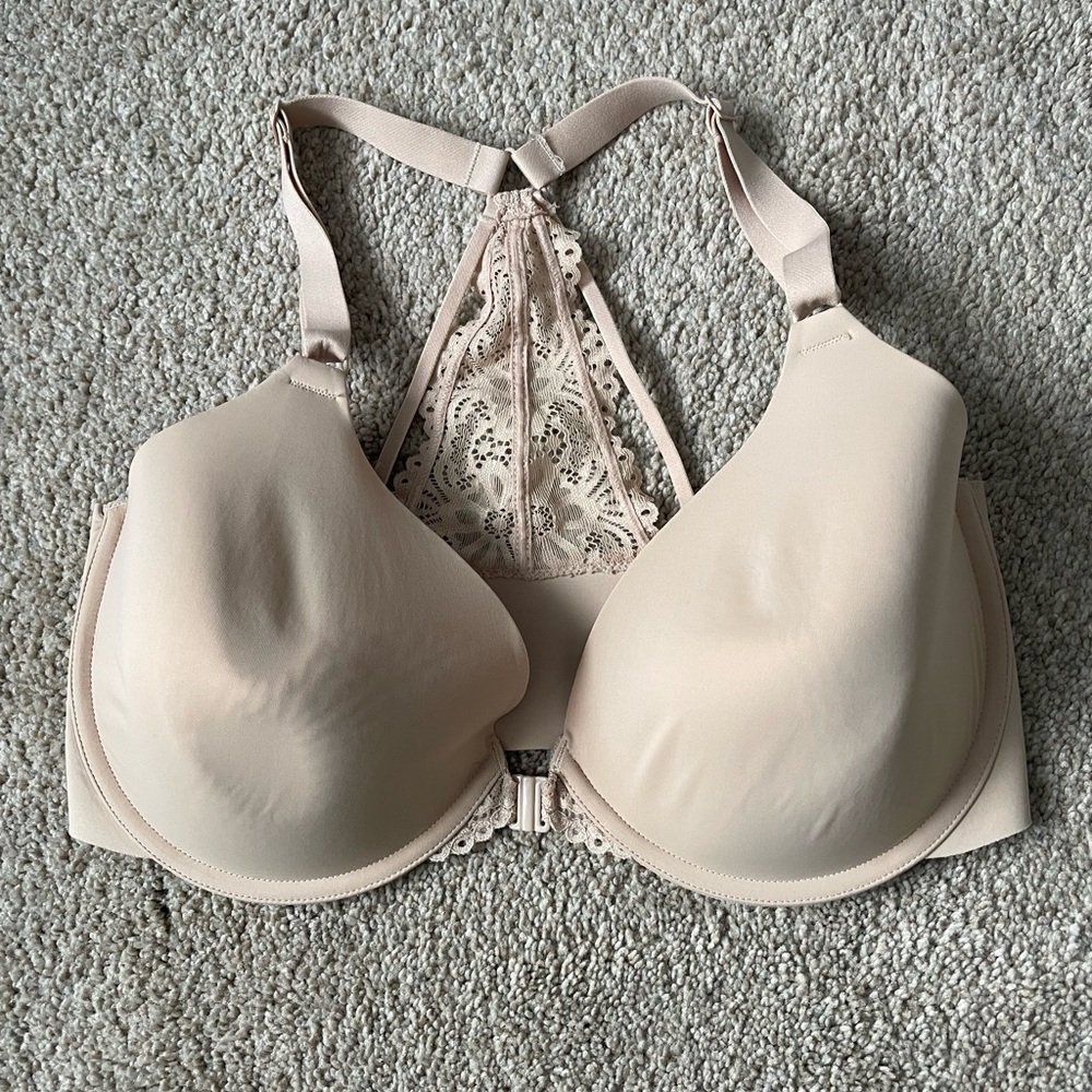 Maidenform 36DD Nude Bra With Lace Detail & Front Closure
